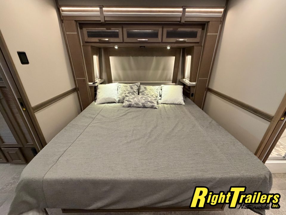 New 2027 Renegade RV Motorhome Peterbilt 589 Class C 45CME - 1.5 Bathrooms
