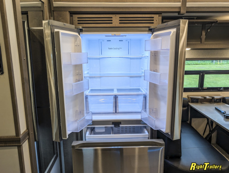 New 2027 Renegade RV Motorhome Peterbilt 589 Class C 45CME - 1.5 Bathrooms