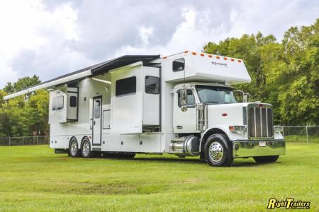 New 2027 Renegade RV Motorhome Peterbilt 589 Class C 45CME - 1.5 Bathrooms