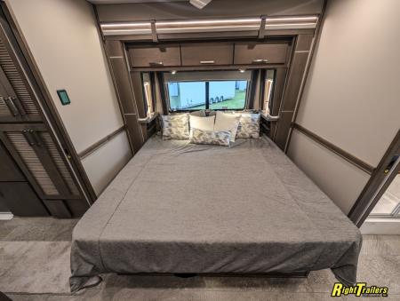 New 2027 Renegade RV Motorhome Peterbilt 589 Class C 45CME - 1.5 Bathrooms