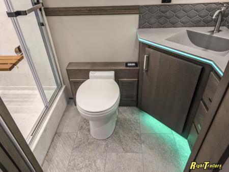 New 2027 Renegade RV Motorhome Peterbilt 589 Class C 45CME - 1.5 Bathrooms