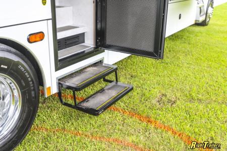 New 2027 Renegade RV Motorhome Peterbilt 589 Class C 45CME - 1.5 Bathrooms