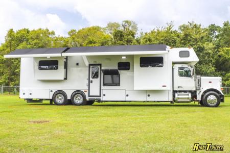 New 2027 Renegade RV Motorhome Peterbilt 589 Class C 45CME - 1.5 Bathrooms