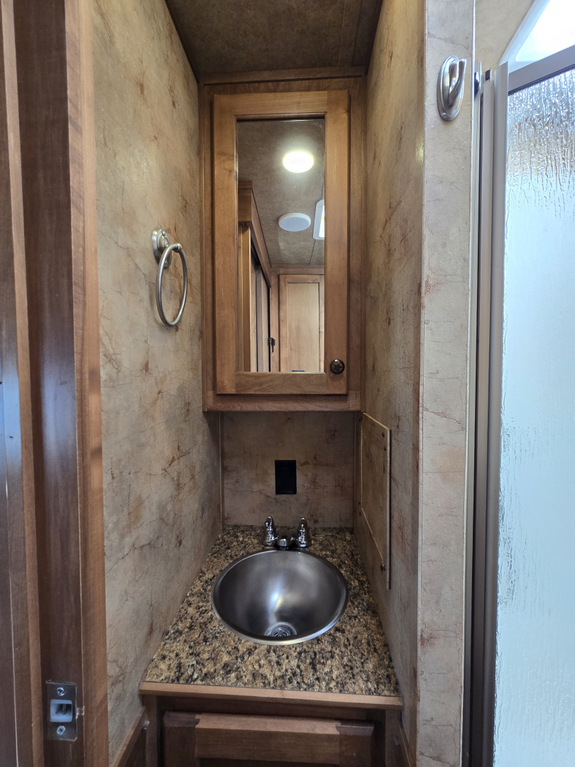 Used 2016 Merhow Aluma Star 3H Horse Trailer