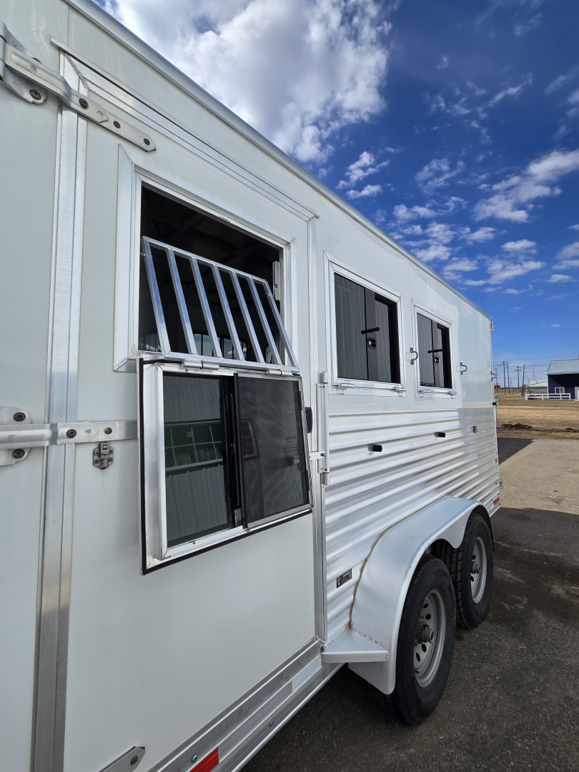 Used 2016 Merhow Aluma Star 3H Horse Trailer