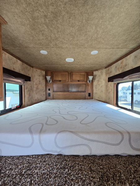 Used 2016 Merhow Aluma Star 3H Horse Trailer