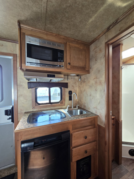 Used 2016 Merhow Aluma Star 3H Horse Trailer