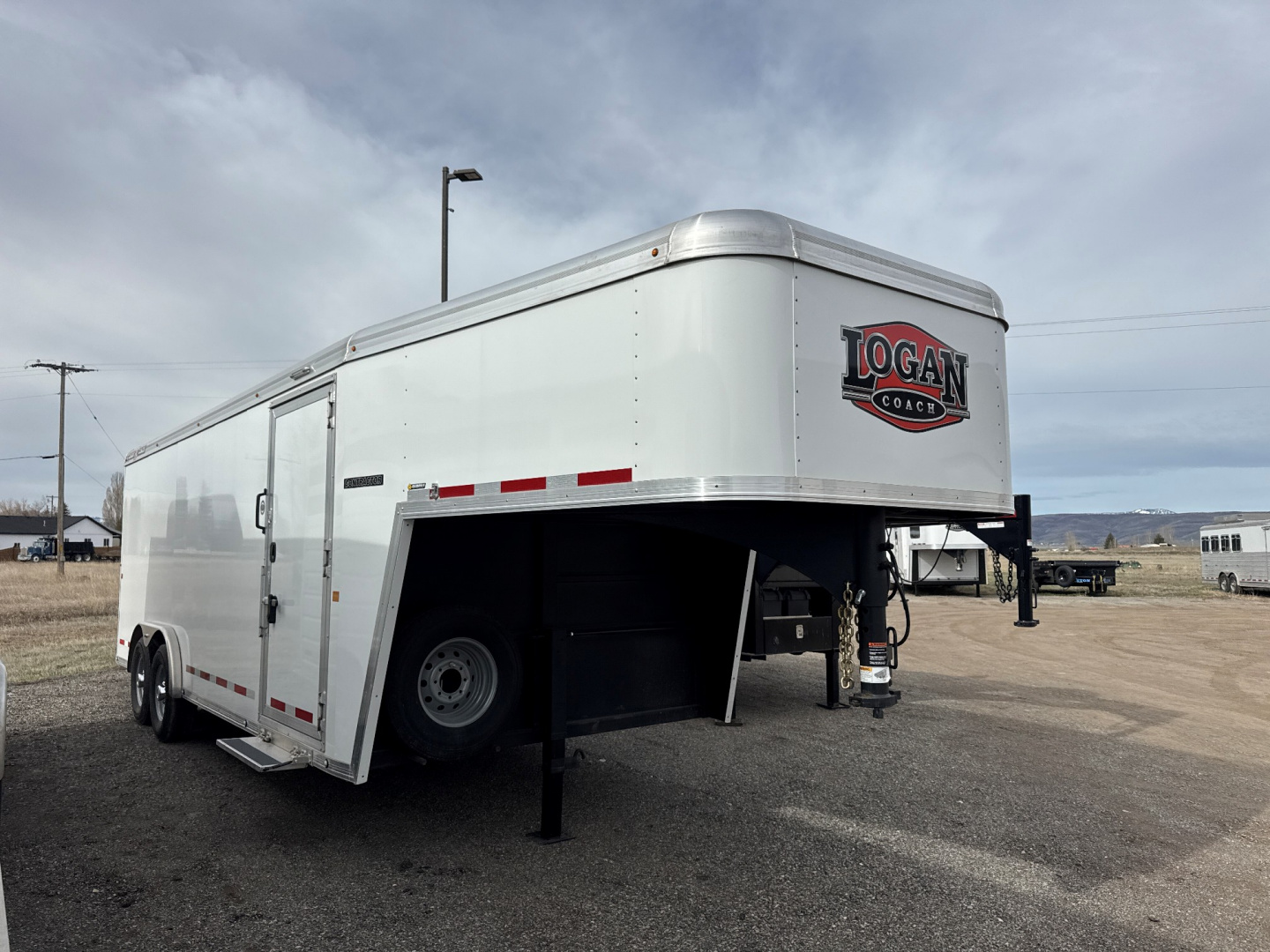 New 2026 Logan Coach 20' Contractor