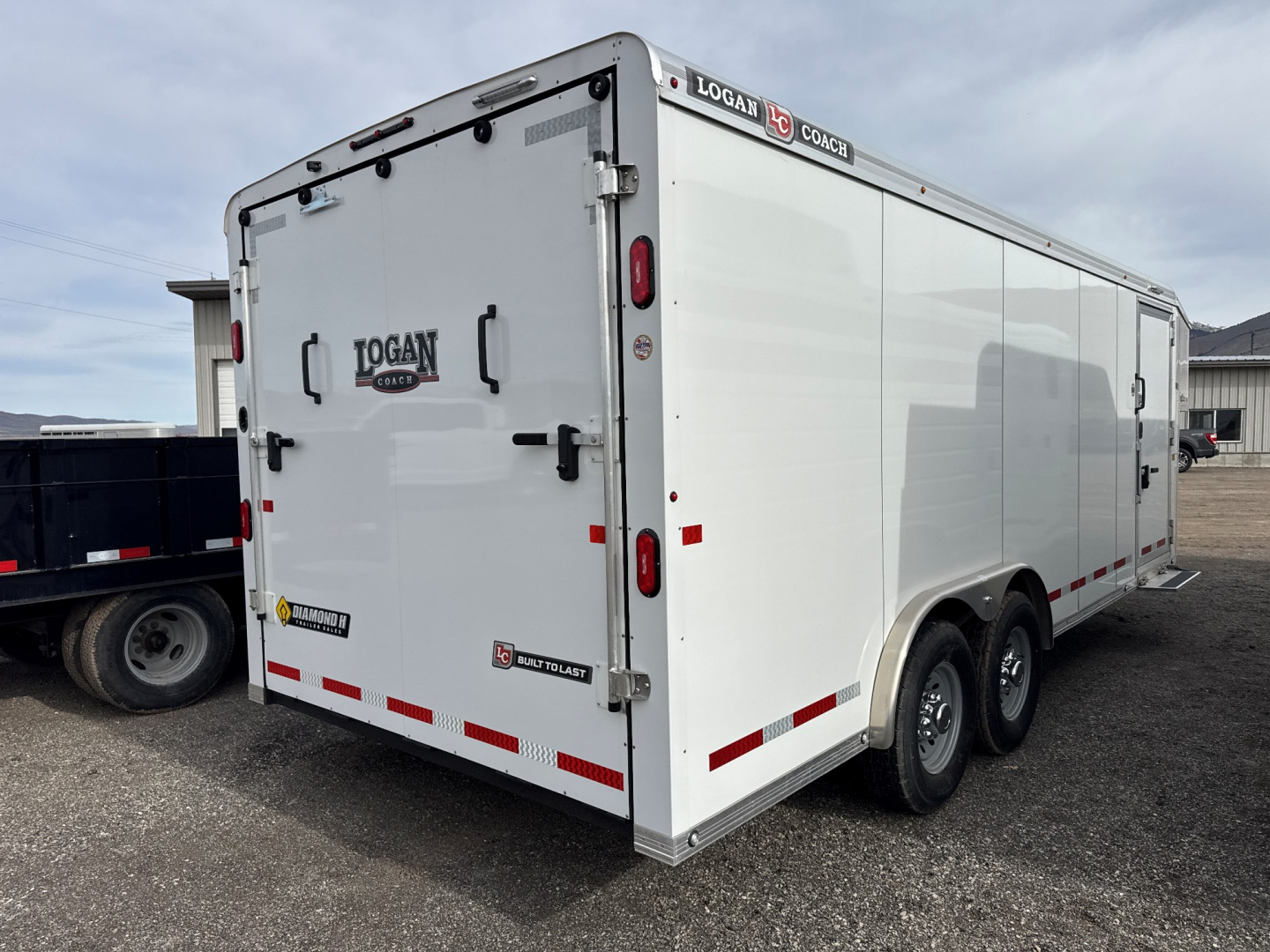 New 2026 Logan Coach 20' Contractor