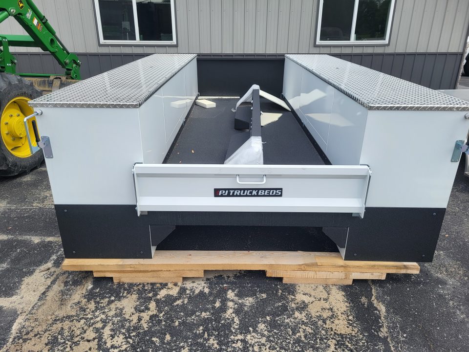 New 2026 CM Truck Beds CMG 134/94VVSSMLG2M