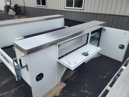 New 2026 CM Truck Beds 98/78VVWWMLG2M