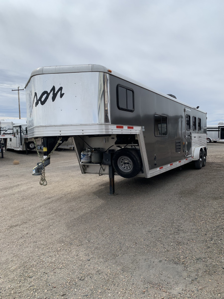 Used 2014 3 Horse Bison Stratus Trailer