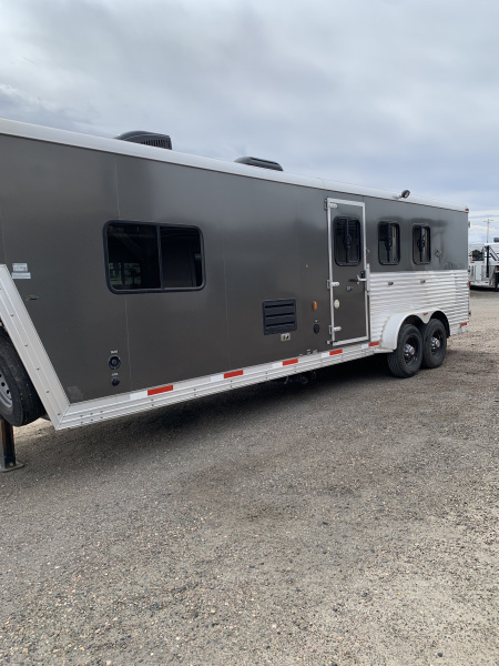 Used 2014 3 Horse Bison Stratus Trailer