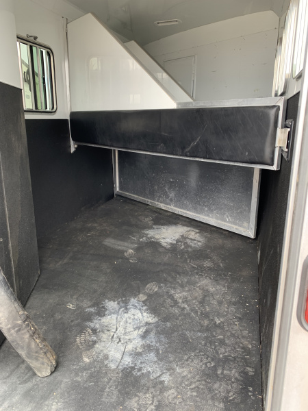 Used 2014 3 Horse Bison Stratus Trailer