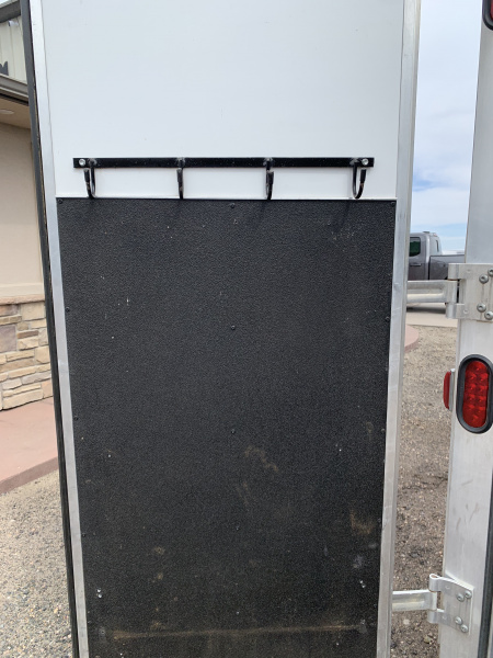 Used 2014 3 Horse Bison Stratus Trailer