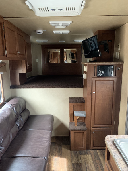 Used 2014 3 Horse Bison Stratus Trailer