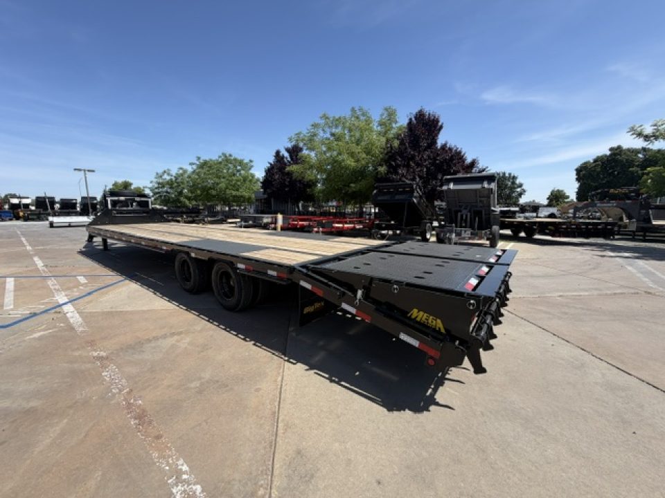 New 2026 Big Tex Trailers 25GN-35D5A-MR 8.5FT X 35FT 25.9K GVWTA-D Equipment Trailer