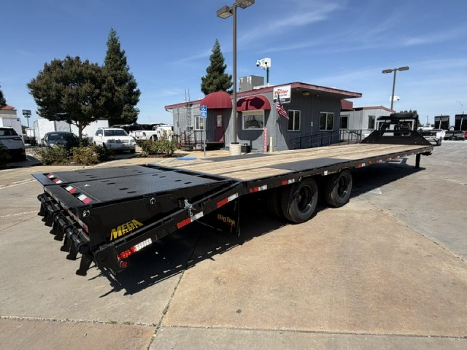 New 2026 Big Tex Trailers 25GN-35D5A-MR 8.5FT X 35FT 25.9K GVWTA-D Equipment Trailer