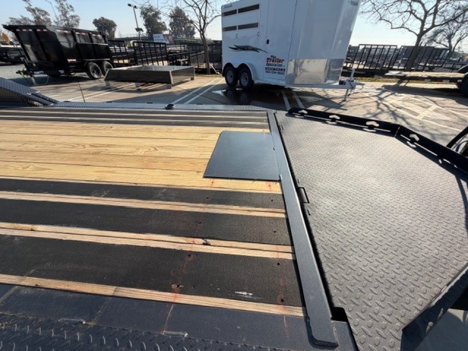 New 2026 Diamond C Trailers LPX207L22X82 9FT X 22FT 14.9K GVW Equipment Trailer