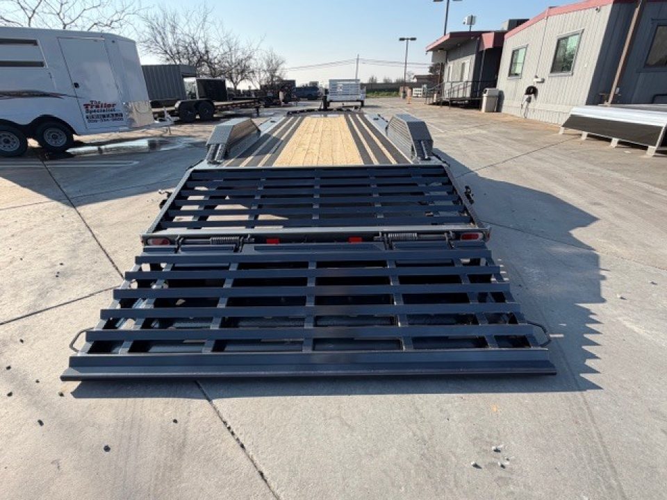 New 2026 Diamond C Trailers LPX207L22X82 9FT X 22FT 14.9K GVW Equipment Trailer