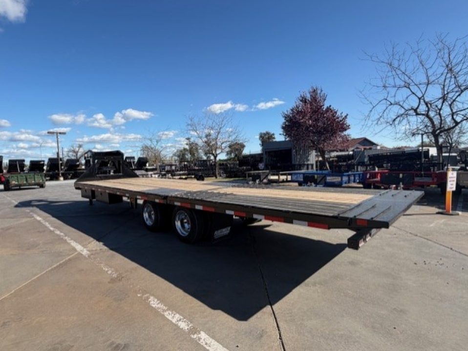 New 2026 Diamond C Trailers FMAX212L32X102 8.5FT X 32FT 25.9K GVW Equipment Trailer