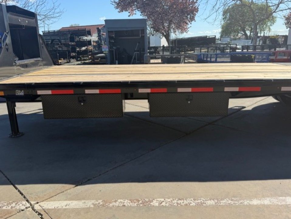 New 2026 Diamond C Trailers FMAX212L32X102 8.5FT X 32FT 25.9K GVW Equipment Trailer