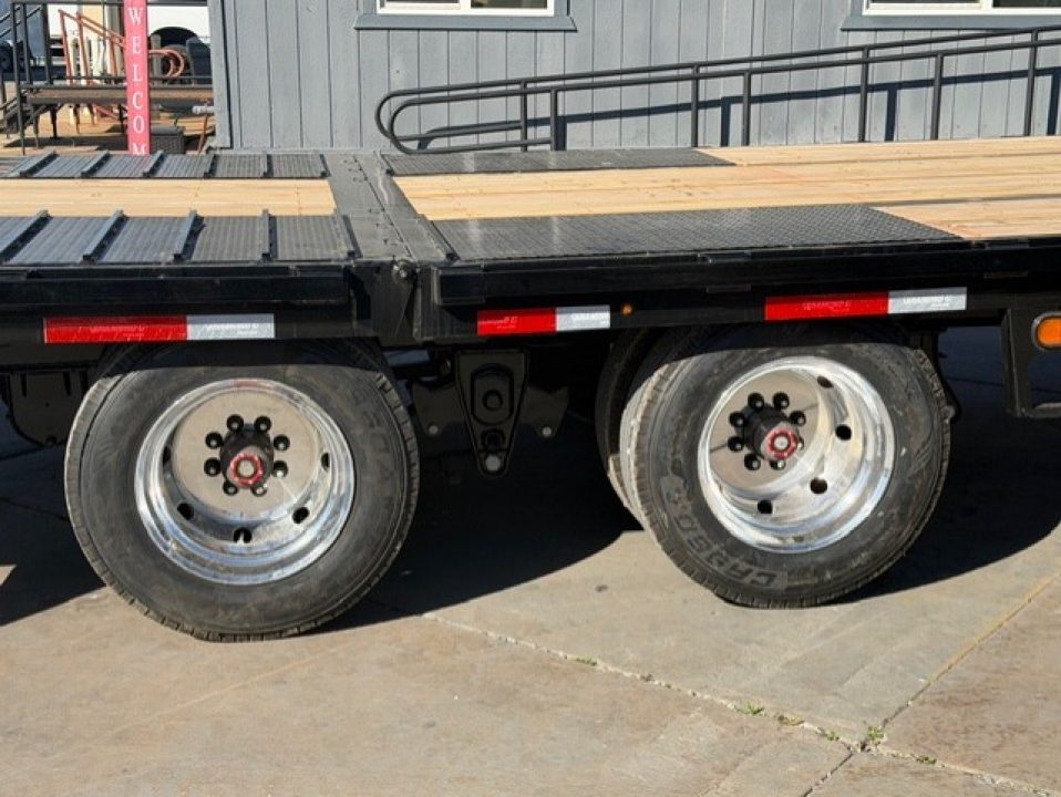 New 2026 Diamond C Trailers FMAX212L32X102 8.5FT X 32FT 25.9K GVW Equipment Trailer