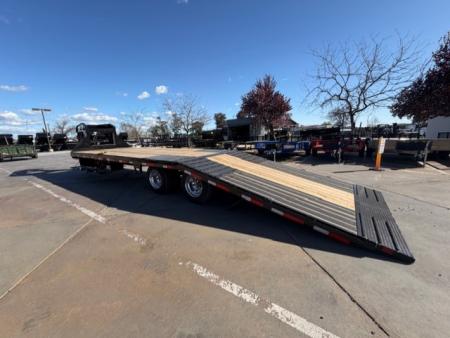 New 2026 Diamond C Trailers FMAX212L32X102 8.5FT X 32FT 25.9K GVW Equipment Trailer