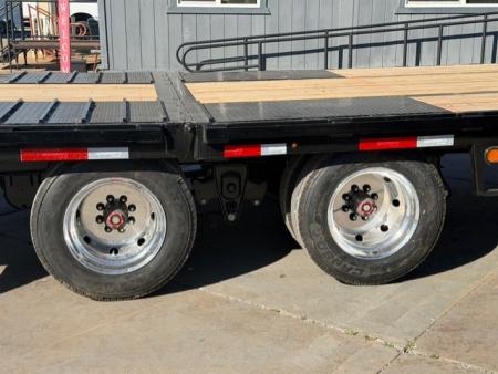 New 2026 Diamond C Trailers FMAX212L32X102 8.5FT X 32FT 25.9K GVW Equipment Trailer