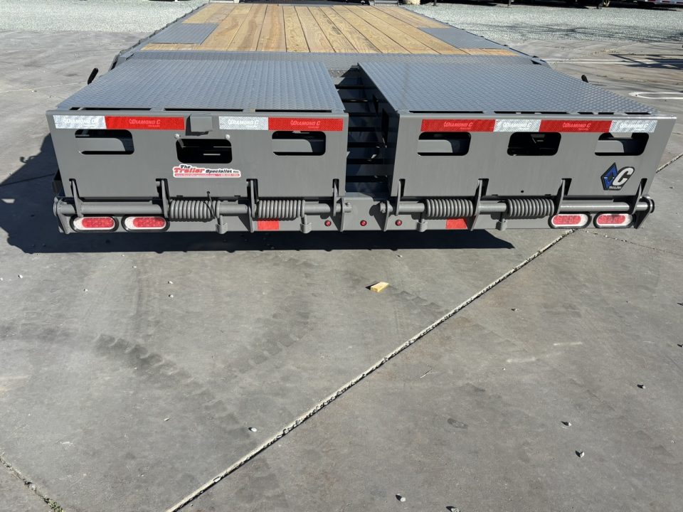 New 2026 Diamond C Trailers DEC207L22X102 8.5FT X 22FT 15.5K GVW Equipment Trailer