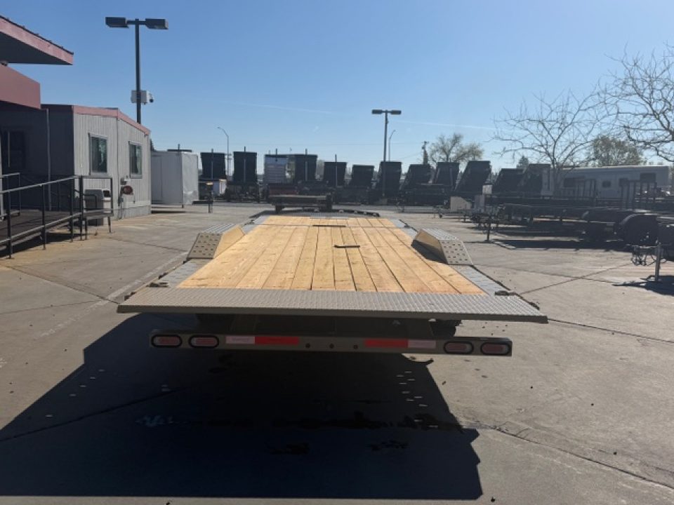 New 2026 Diamond C Trailers HXD207L24X102 8.5FT X 24FT 14.9K GVW Tilt Trailer