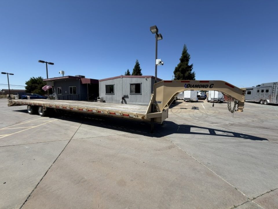 New 2024 Diamond C Trailers FMAX216L40X102MR 8.5FT X 40FT 40K GVW Equipment Trailer