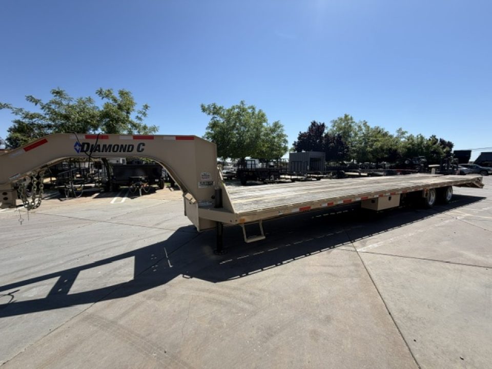 New 2024 Diamond C Trailers FMAX216L40X102MR 8.5FT X 40FT 40K GVW Equipment Trailer