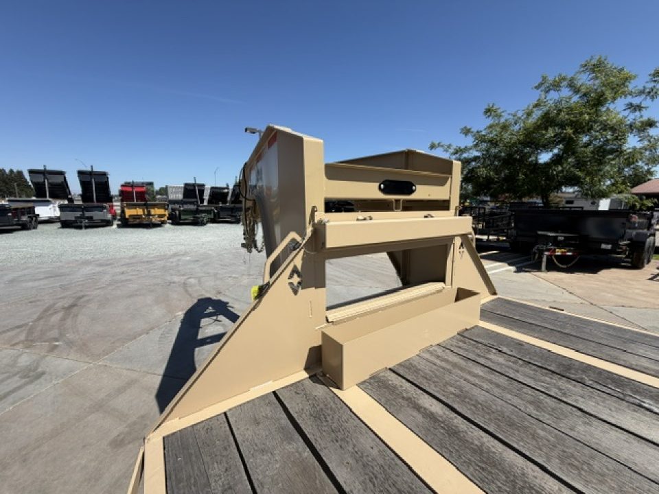 New 2024 Diamond C Trailers FMAX216L40X102MR 8.5FT X 40FT 40K GVW Equipment Trailer