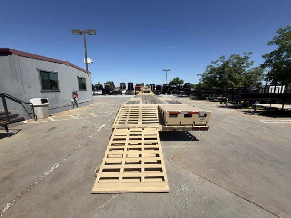New 2024 Diamond C Trailers FMAX216L40X102MR 8.5FT X 40FT 40K GVW Equipment Trailer