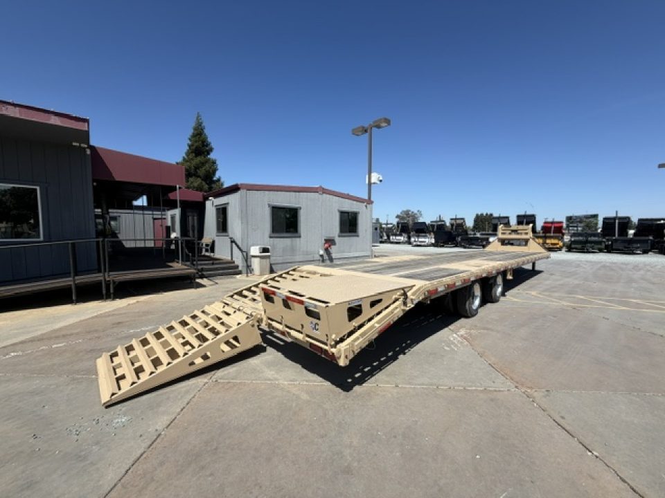 New 2024 Diamond C Trailers FMAX216L40X102MR 8.5FT X 40FT 40K GVW Equipment Trailer