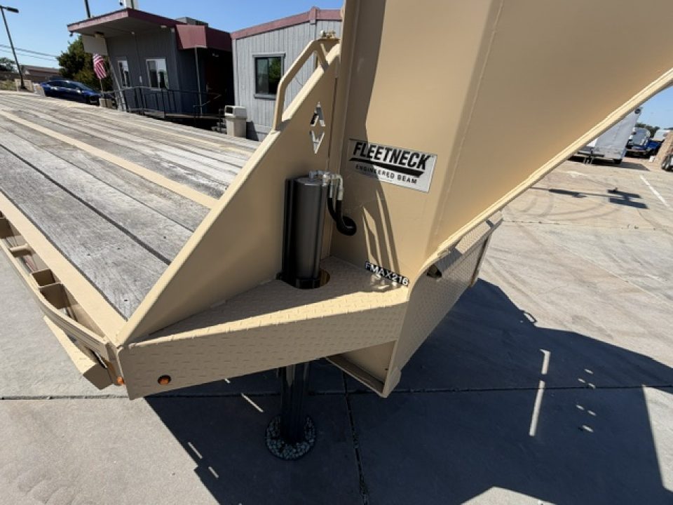 New 2024 Diamond C Trailers FMAX216L40X102MR 8.5FT X 40FT 40K GVW Equipment Trailer