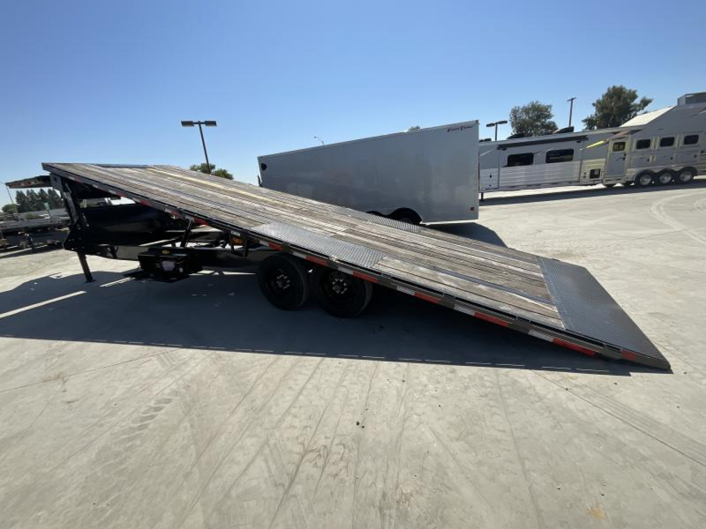 New 2024 Diamond C Trailers DET208L30X102GN 8.5FT X 30FT 18K GVW Gooseneck Tilt Trailer