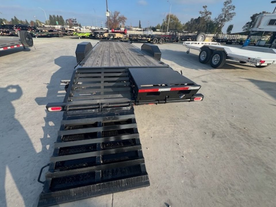 New 2024 Diamond C Trailers LPX208L26X80 6.5FT X 26FT 18K GVW Equipment Trailer