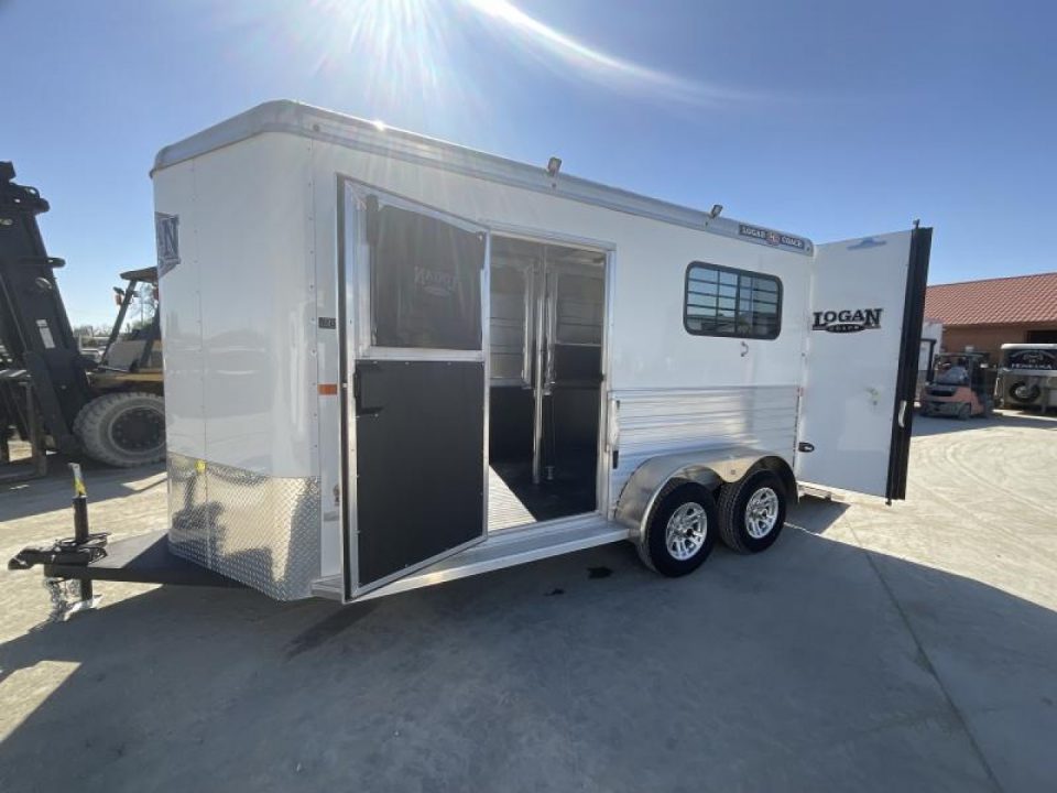 New 2025 Logan Coach BULLSEYE2BPSTR BULLSEYE 2H BP STRAIGHT LOAD Horse Trailer