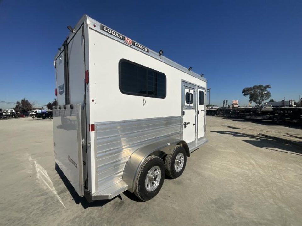 New 2025 Logan Coach BULLSEYE2BPSTR BULLSEYE 2H BP STRAIGHT LOAD Horse Trailer