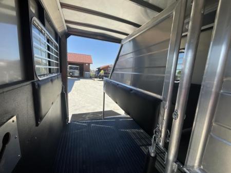 New 2025 Logan Coach BULLSEYE2BPSTR BULLSEYE 2H BP STRAIGHT LOAD Horse Trailer