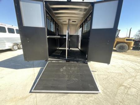 New 2025 Logan Coach BULLSEYE2BPSTR BULLSEYE 2H BP STRAIGHT LOAD Horse Trailer