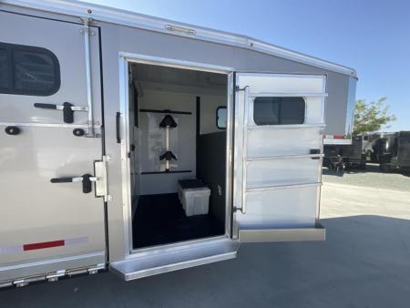 New 2025 Logan Coach RIOT2+1GN STR RIOT 2+1 GN STRAIGHT LOAD Horse Trailer