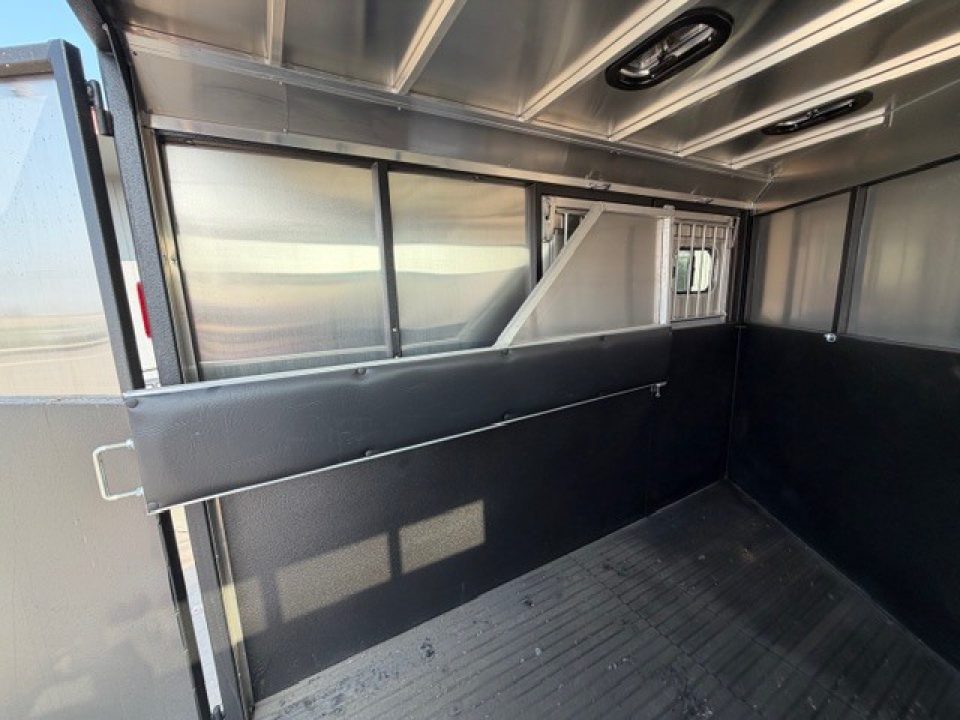 New 2025 Logan Coach CROSSFIRE2BP CROSSFIRE 2 HORSE BP Horse Trailer