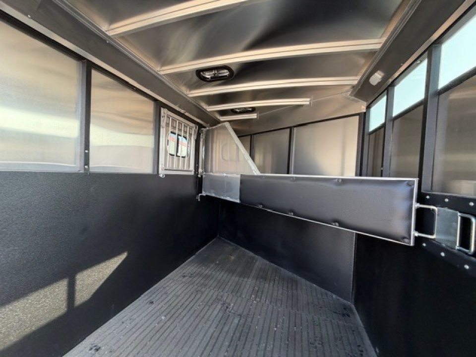 New 2025 Logan Coach CROSSFIRE2BP CROSSFIRE 2 HORSE BP Horse Trailer
