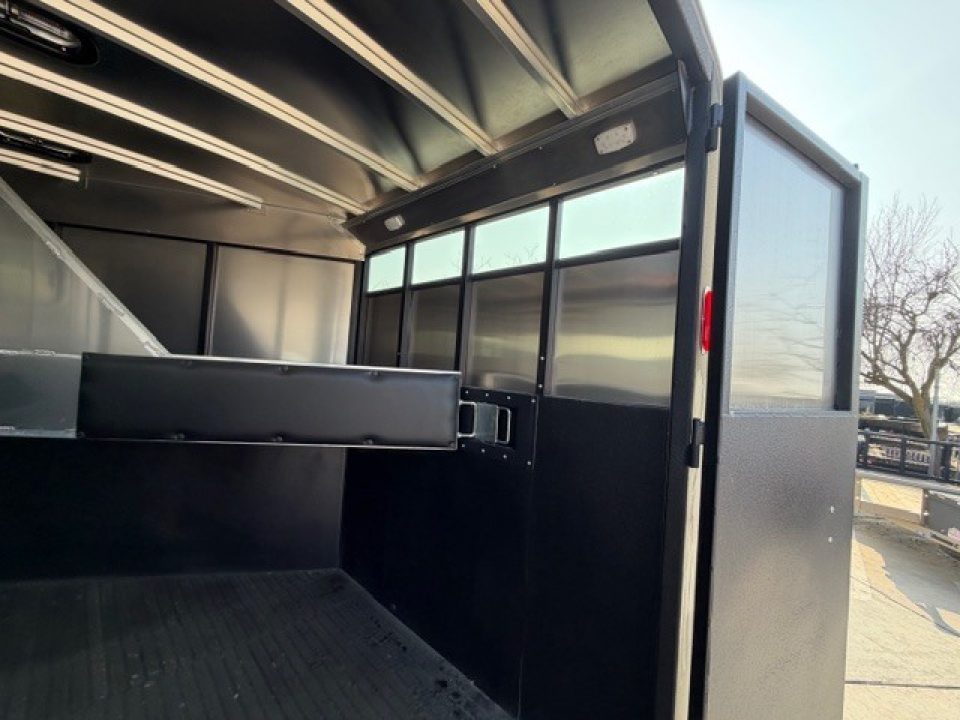 New 2025 Logan Coach CROSSFIRE2BP CROSSFIRE 2 HORSE BP Horse Trailer