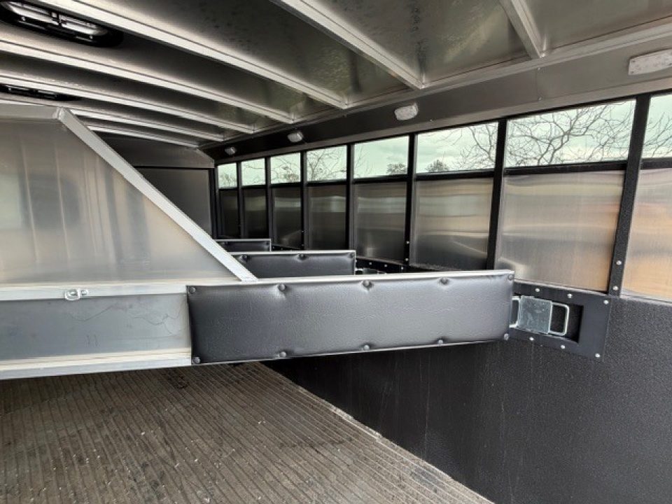 New 2026 Logan Coach CROSSFIRE4GN CROSSFIRE 4 HORSE GN Horse Trailer