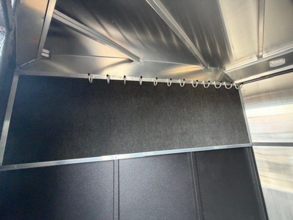 New 2026 Logan Coach CROSSFIRE4GN CROSSFIRE 4 HORSE GN Horse Trailer