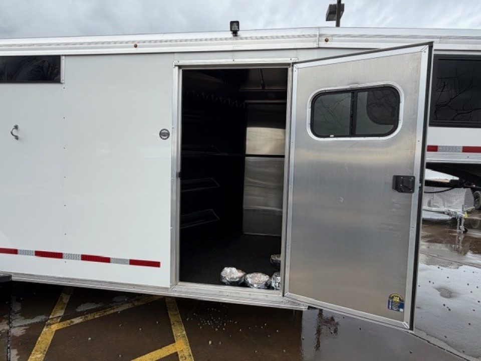 New 2026 Logan Coach CROSSFIRE4GN CROSSFIRE 4 HORSE GN Horse Trailer
